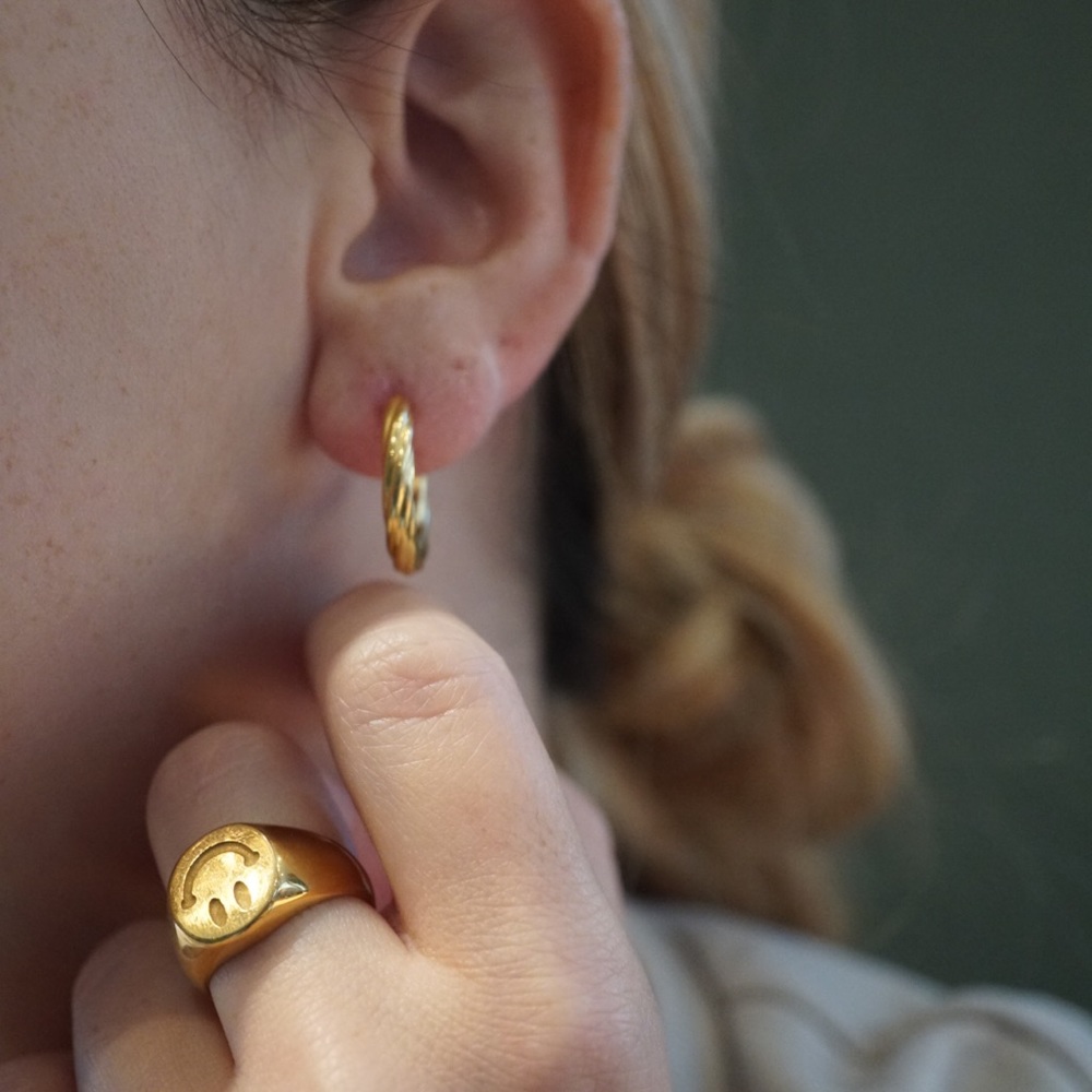 Chloé Hoops - Picture 5 of 5